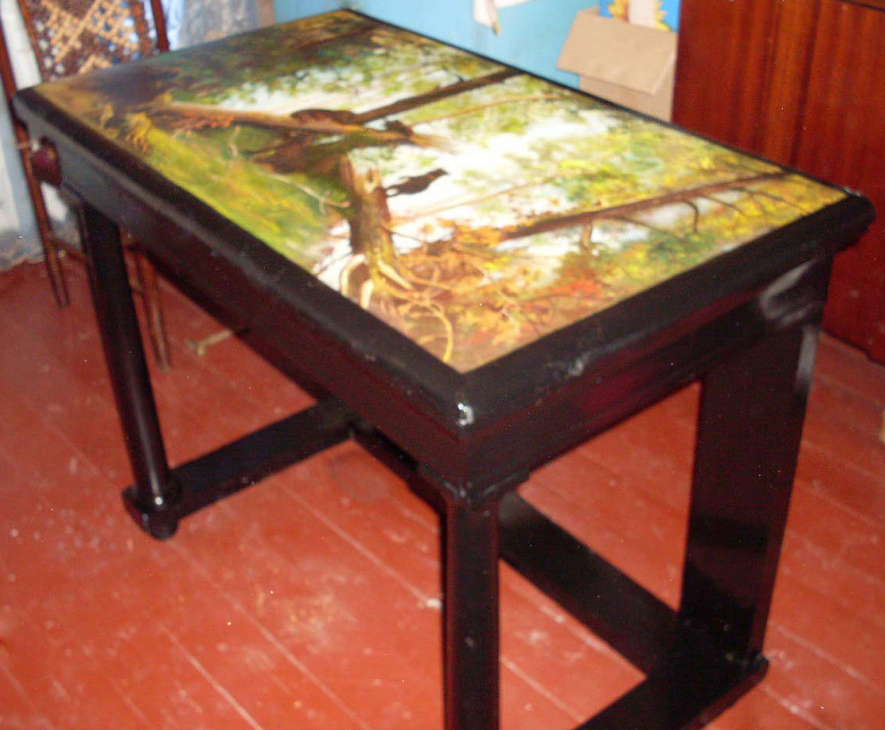 Стол с росписью