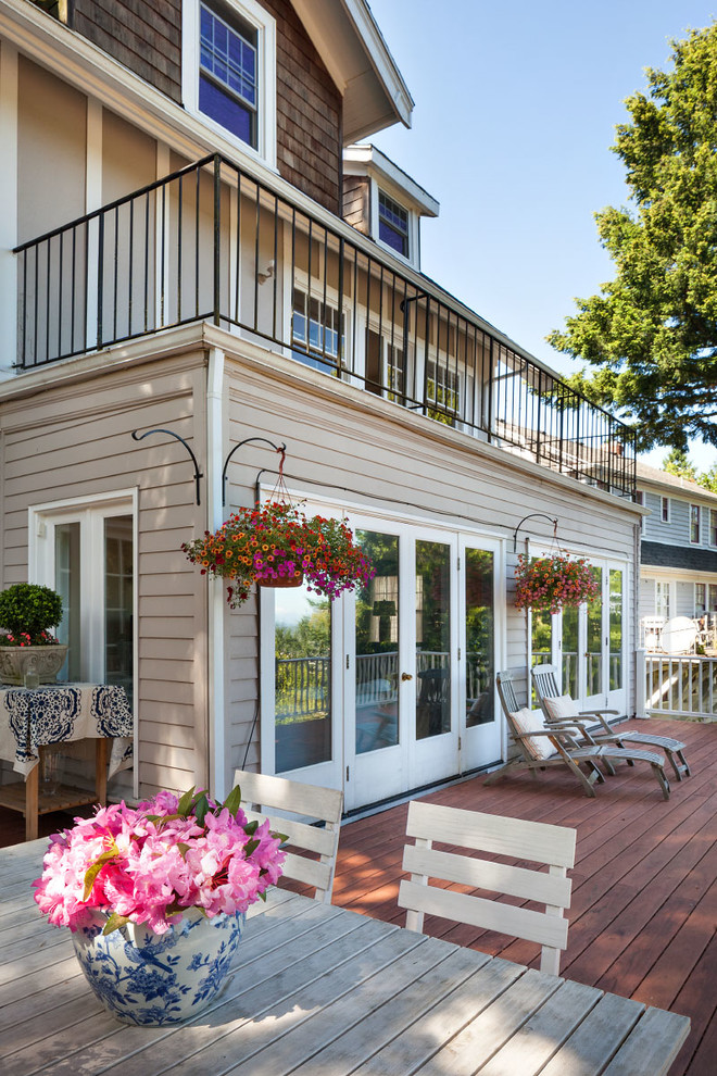 This is an example of a traditional deck in Portland with no cover.