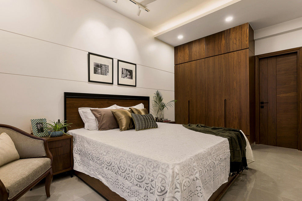 This is an example of a modern bedroom in Delhi.