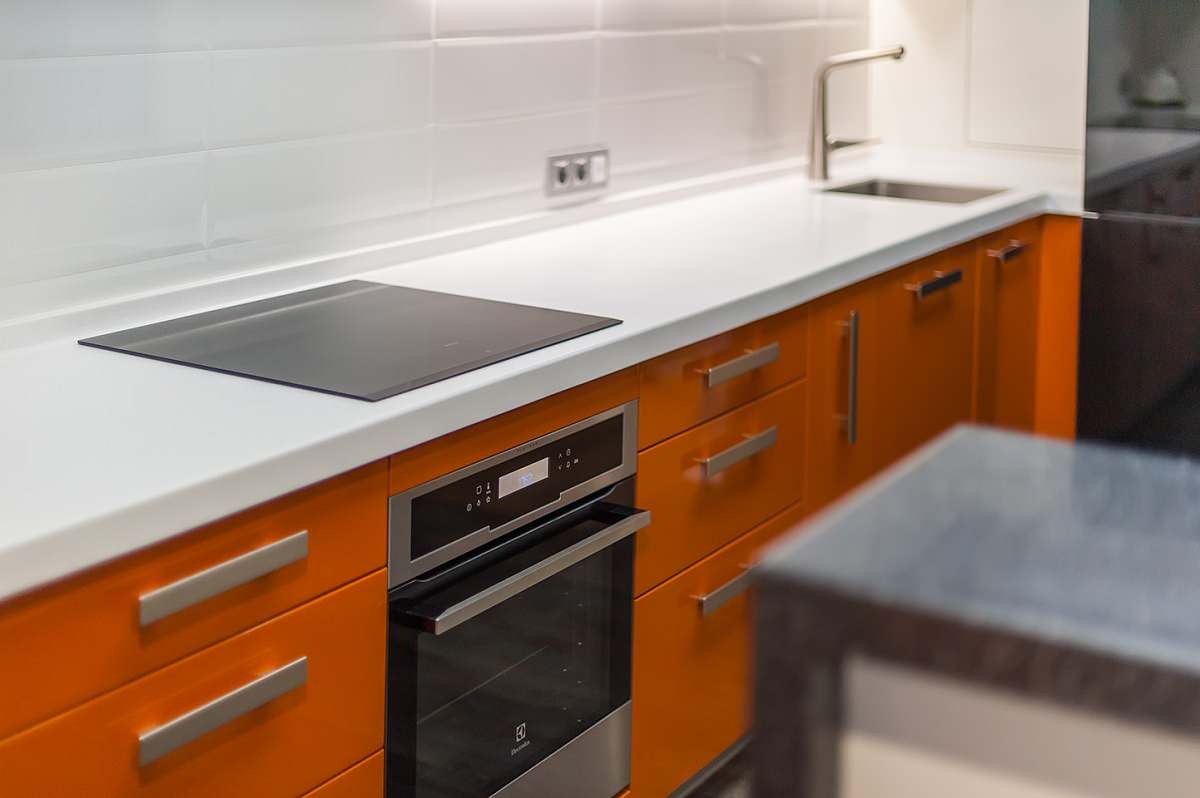 Оранжевая кухня