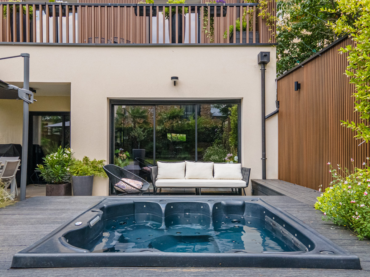 Aménagement d'un jardin avec jacuzzi