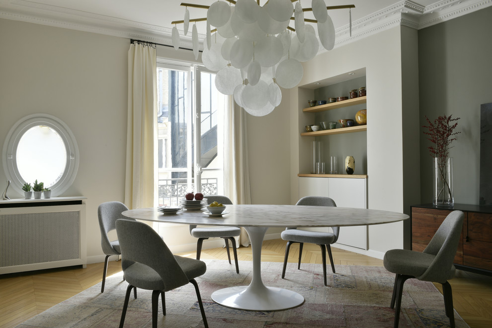Inspiration for a large contemporary open plan dining in Paris with beige walls, light hardwood floors and brown floor.