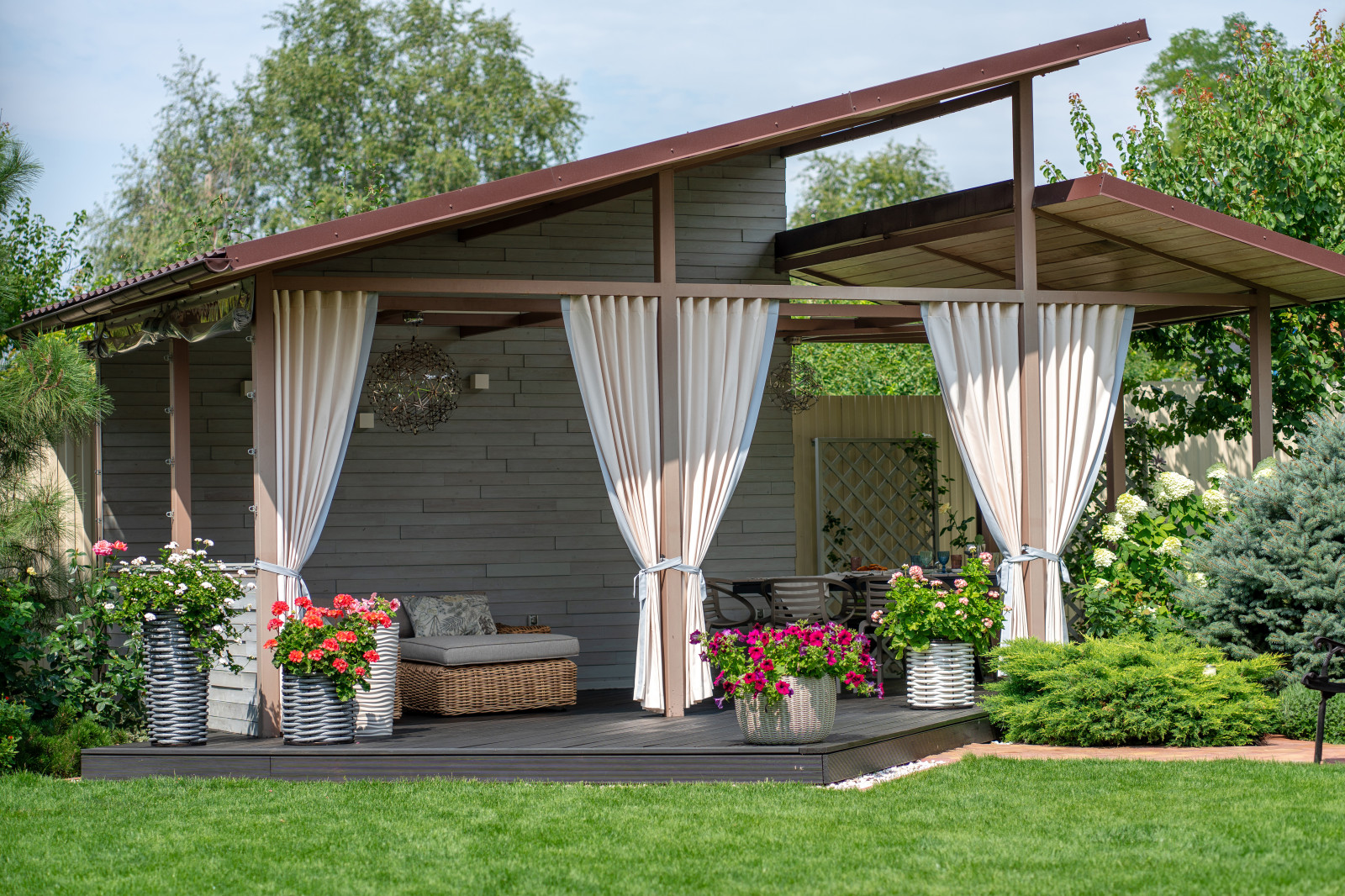 "Цветущий райский сад"