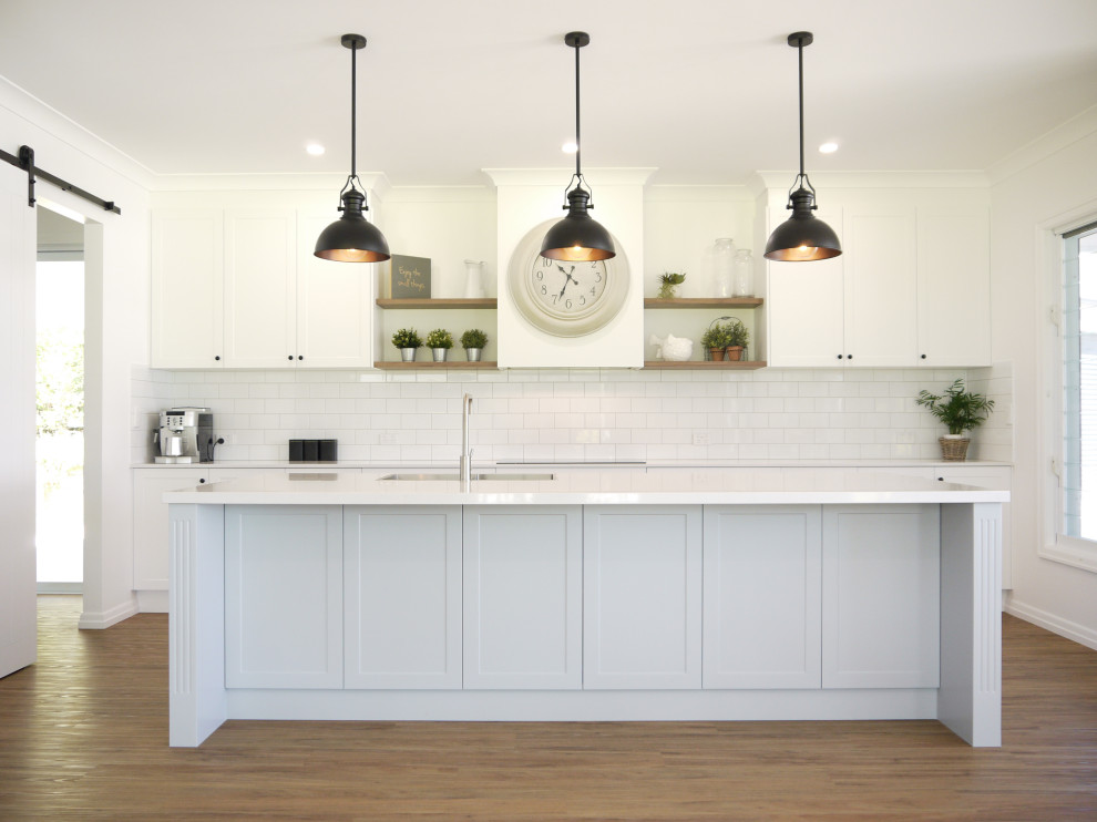 Inspiration for an expansive contemporary kitchen in Sunshine Coast.