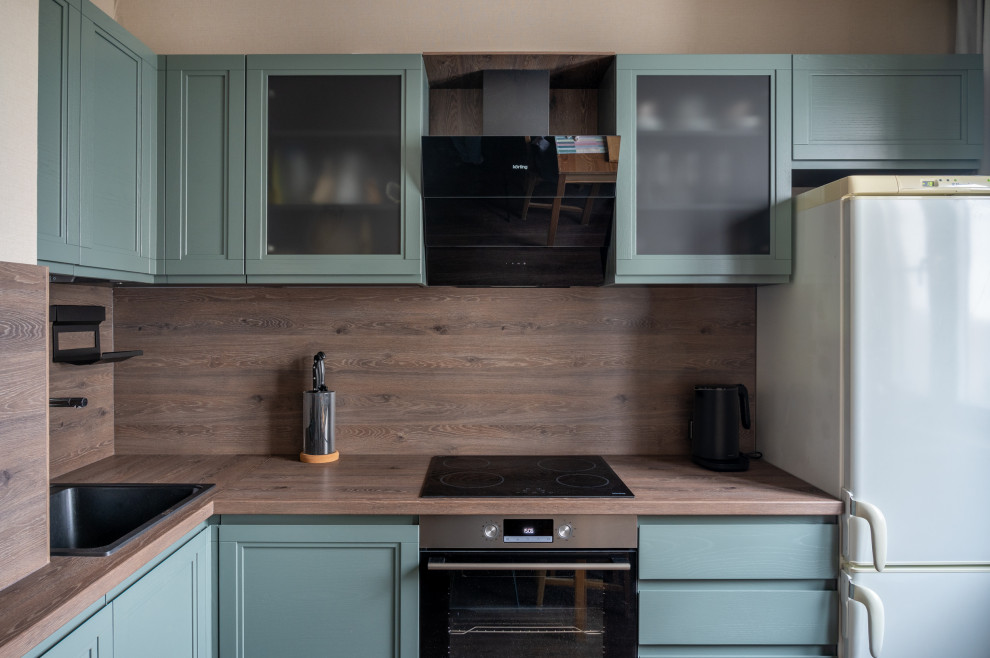 Кухня из массива с интегрированной ручкой