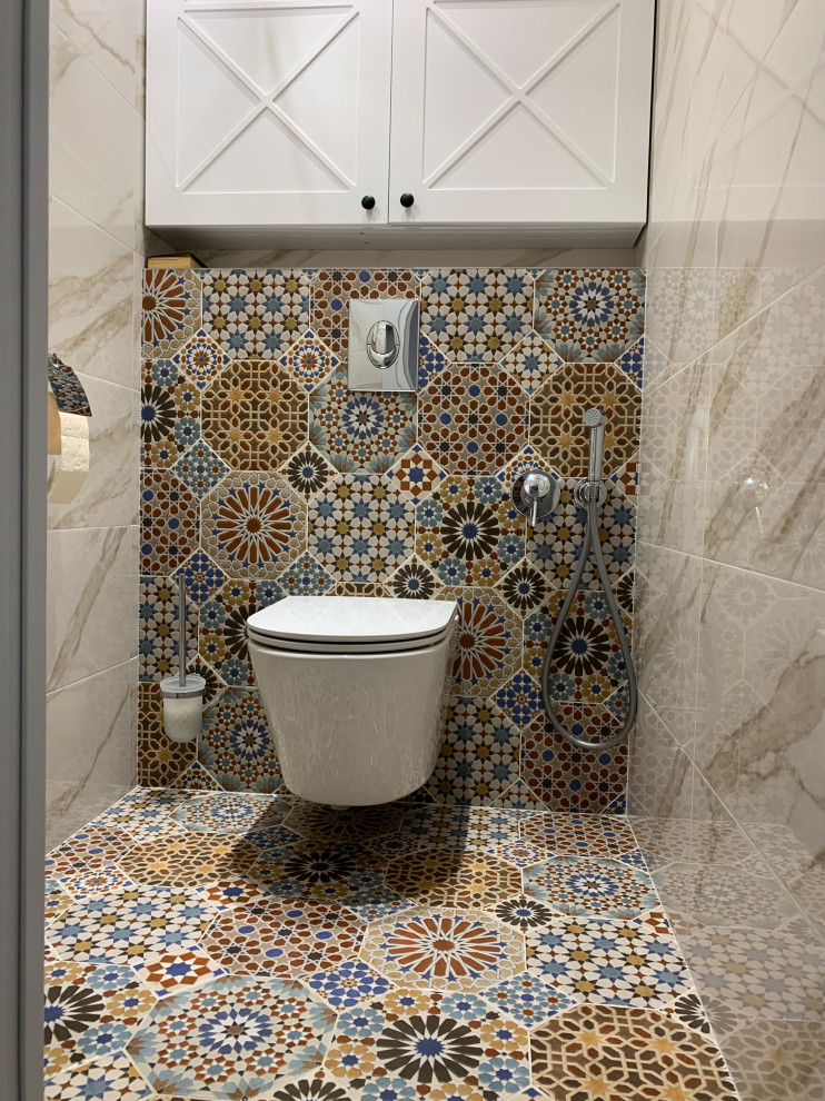 На фото: ванная комната среднего размера в современном стиле с