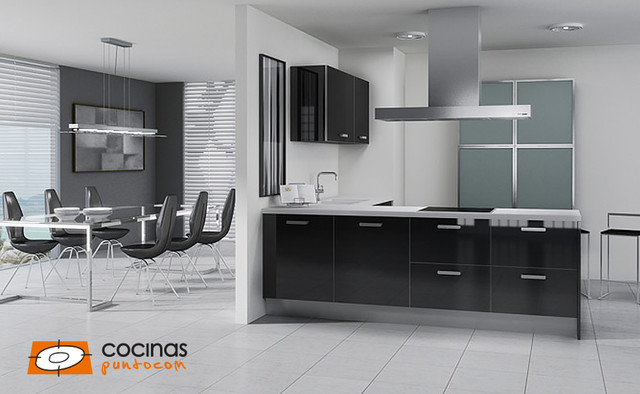 Diseño de cocina comedor en L, moderna, pequeña, sin isla, con fregadero de un seno, puertas de armario negras, electrodomésticos con paneles y suelo de baldosas de cerámica