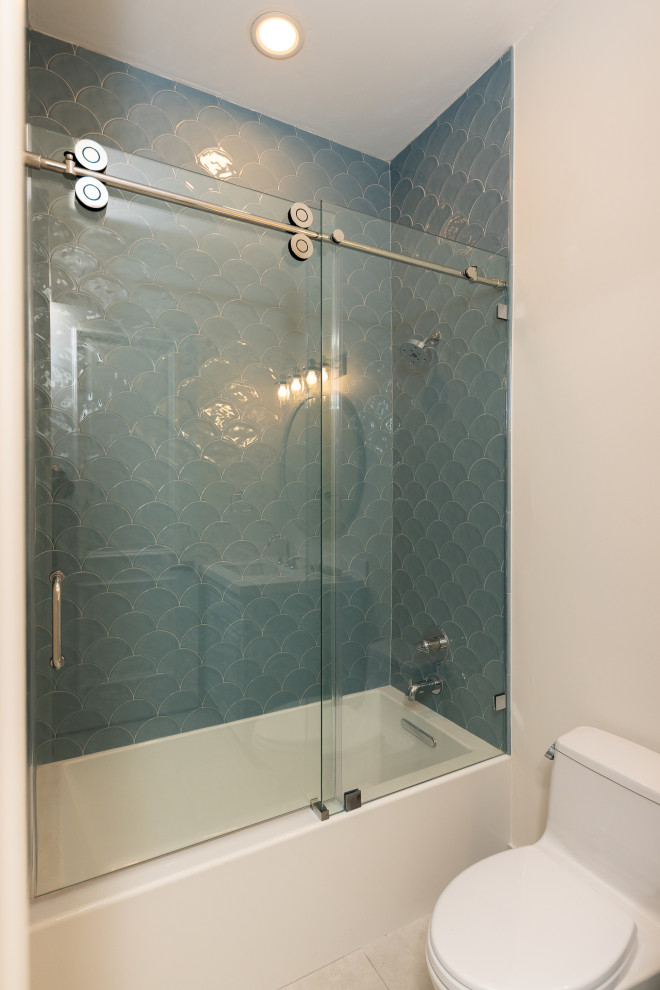 Inspiration for a transitional home design remodel in Miami