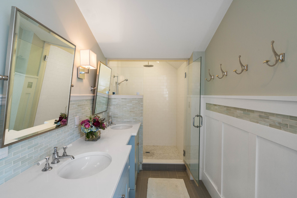 Example of a transitional home design design in Boston