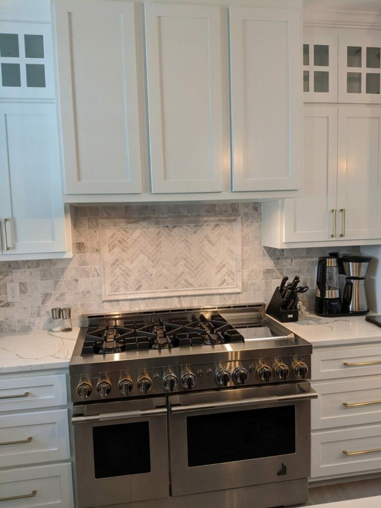 Example of a transitional kitchen design in Milwaukee