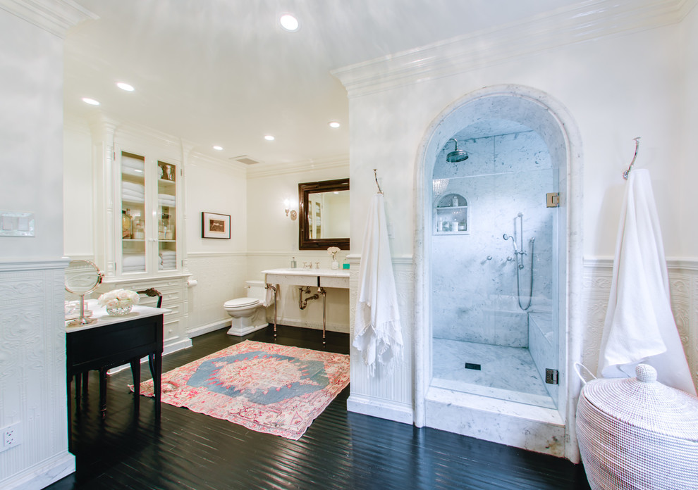 Photo of a traditional bathroom in Los Angeles with a console sink.