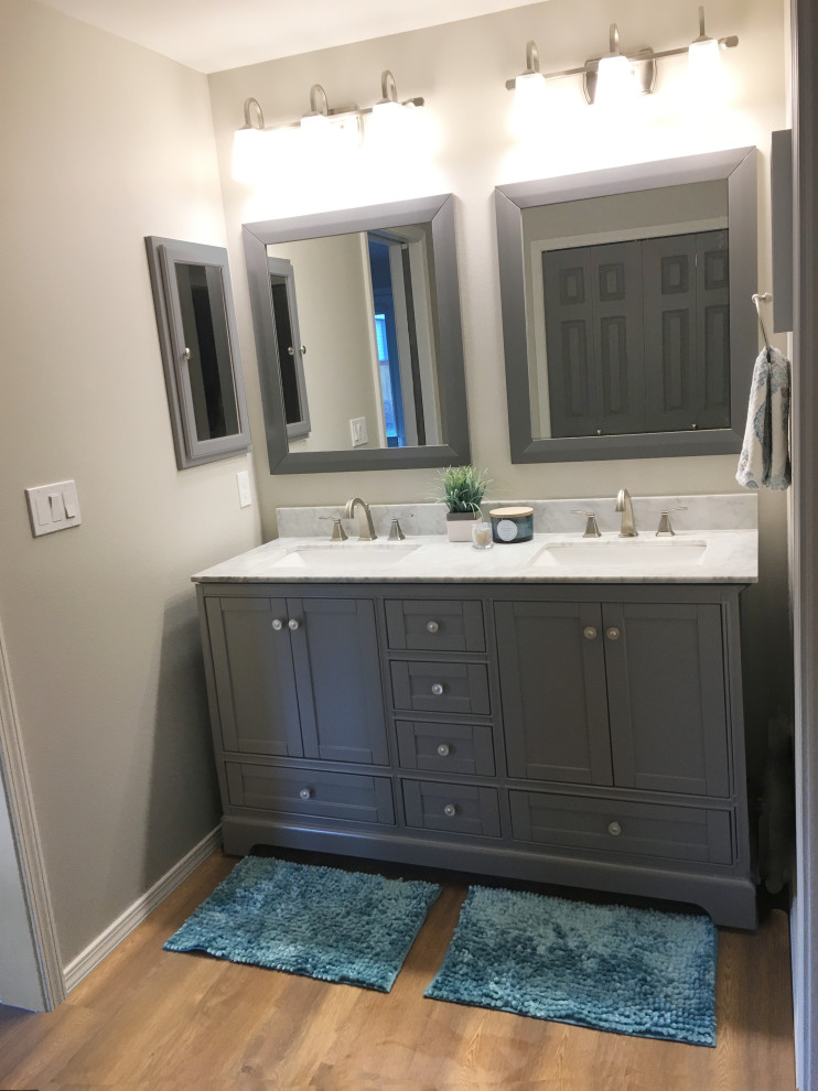 Example of a transitional home design design in Seattle