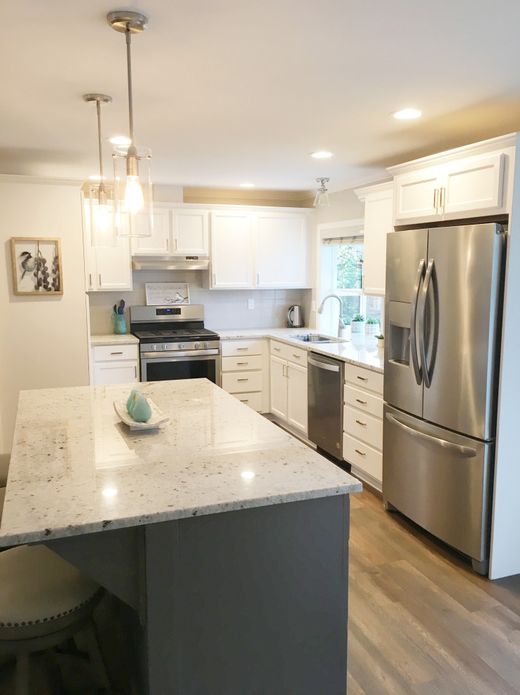 Kitchen - transitional kitchen idea in Seattle