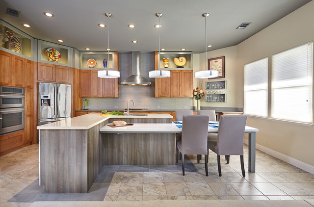 Transitional Kitchen nyklassisk-koekken