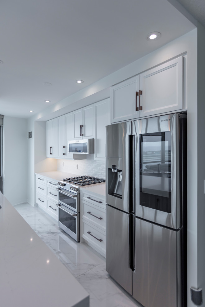 Example of a transitional kitchen design in Toronto