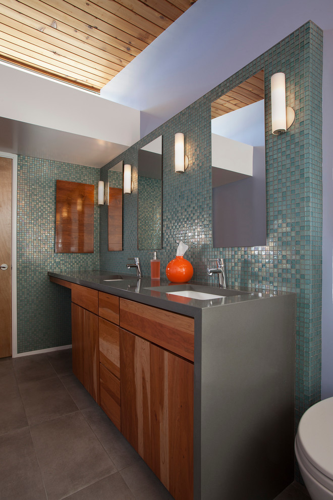 Design ideas for a mid-sized midcentury master bathroom in Phoenix with flat-panel cabinets, medium wood cabinets, an alcove tub, an open shower, a wall-mount toilet, gray tile, porcelain tile, purple walls, porcelain floors, an undermount sink and engineered quartz benchtops.