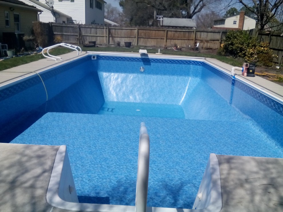 Pool - mid-sized backyard concrete paver and custom-shaped natural pool idea