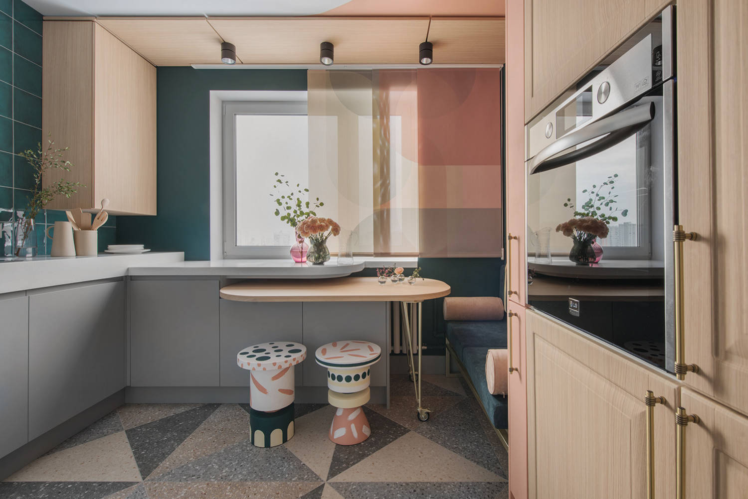 Дизайн маленькой кухни в панельном доме (66 фото)