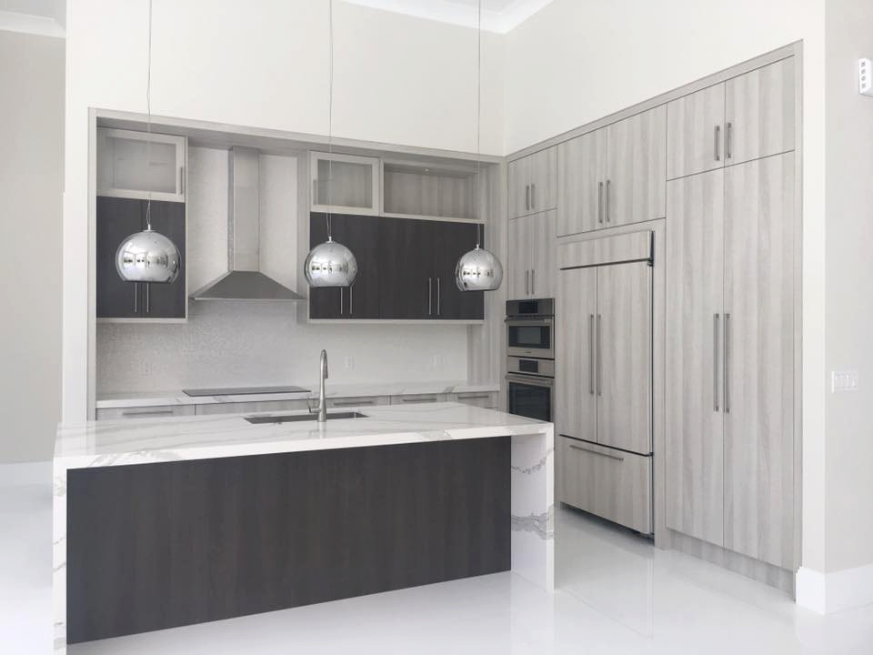 Kitchen - transitional kitchen idea