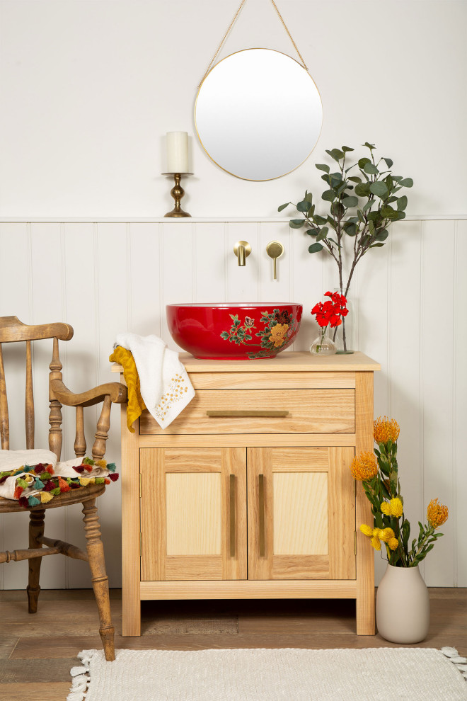 Inspiration pour une salle de bain bohème en bois brun avec un placard à porte shaker, une vasque, meuble simple vasque et meuble-lavabo sur pied.