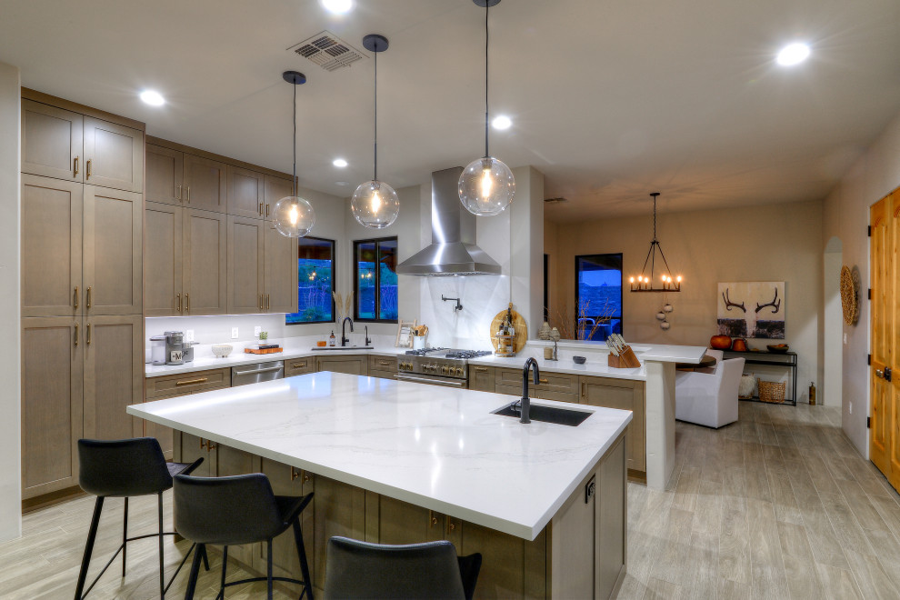 Design ideas for a modern kitchen in Phoenix.