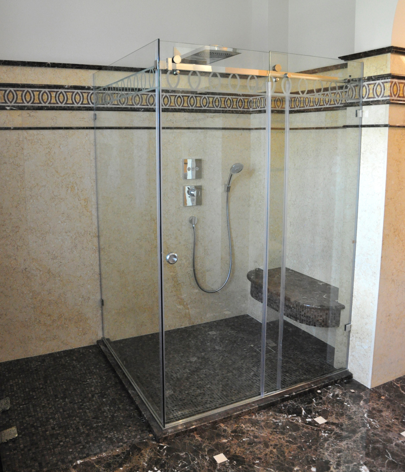 Душевые ограждения угловые