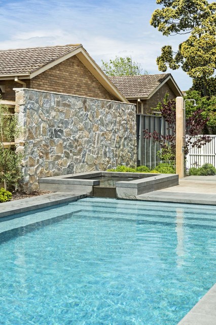Hampton pool contemporaneo-piscina
