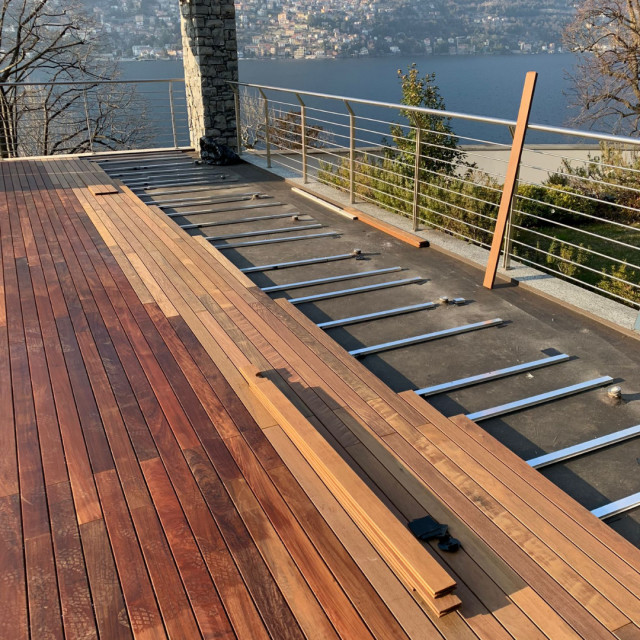 realizzazione decking piscina Ip&egrave; contemporary-deck