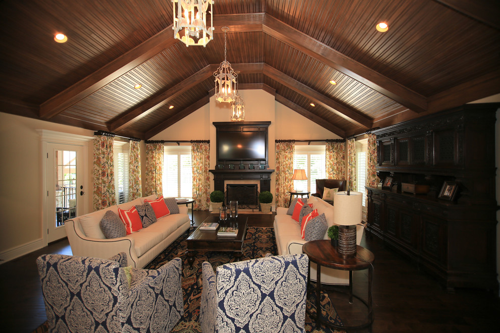 Inspiration for a traditional family room in Nashville.