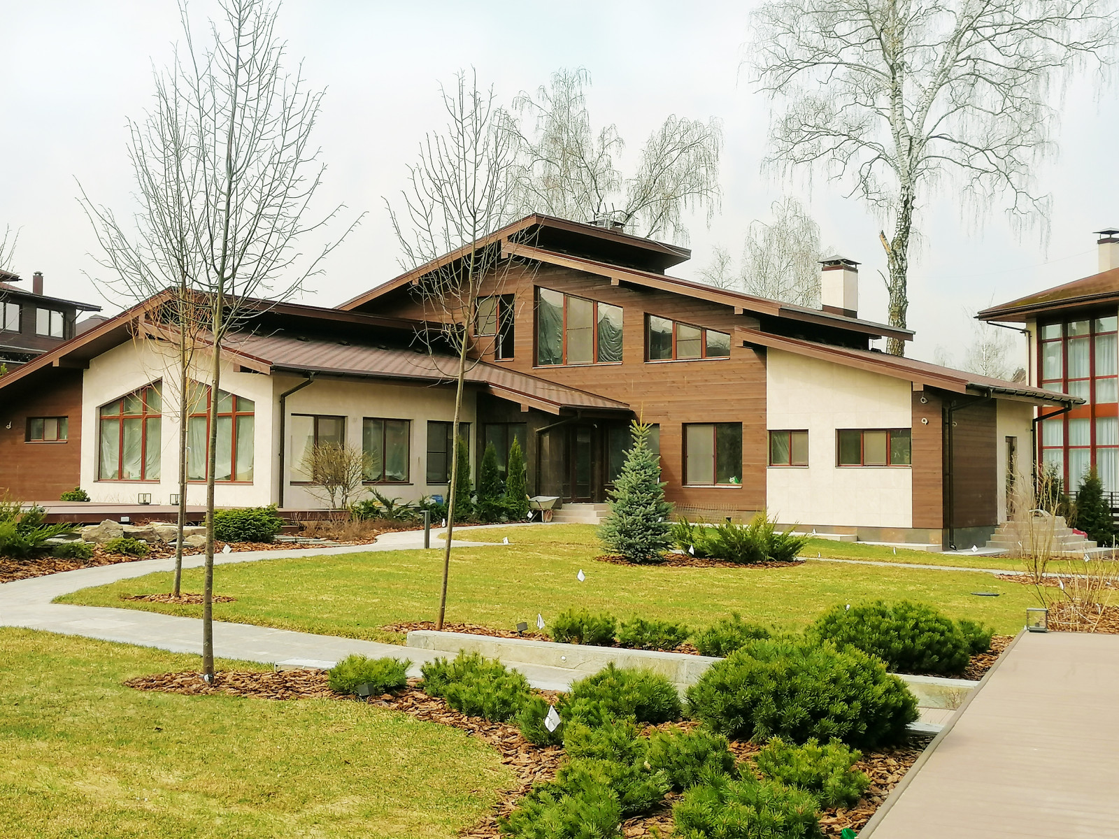 Проект малого дома с бассейном