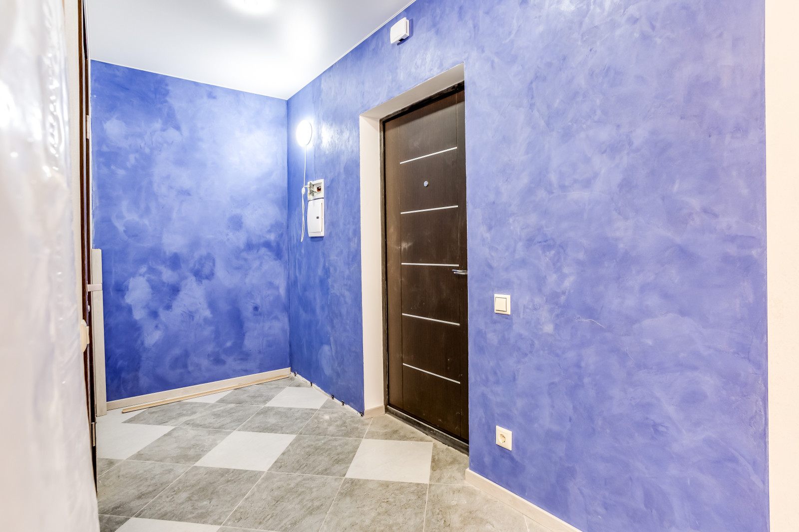 Прихожая в студии 30 кв.