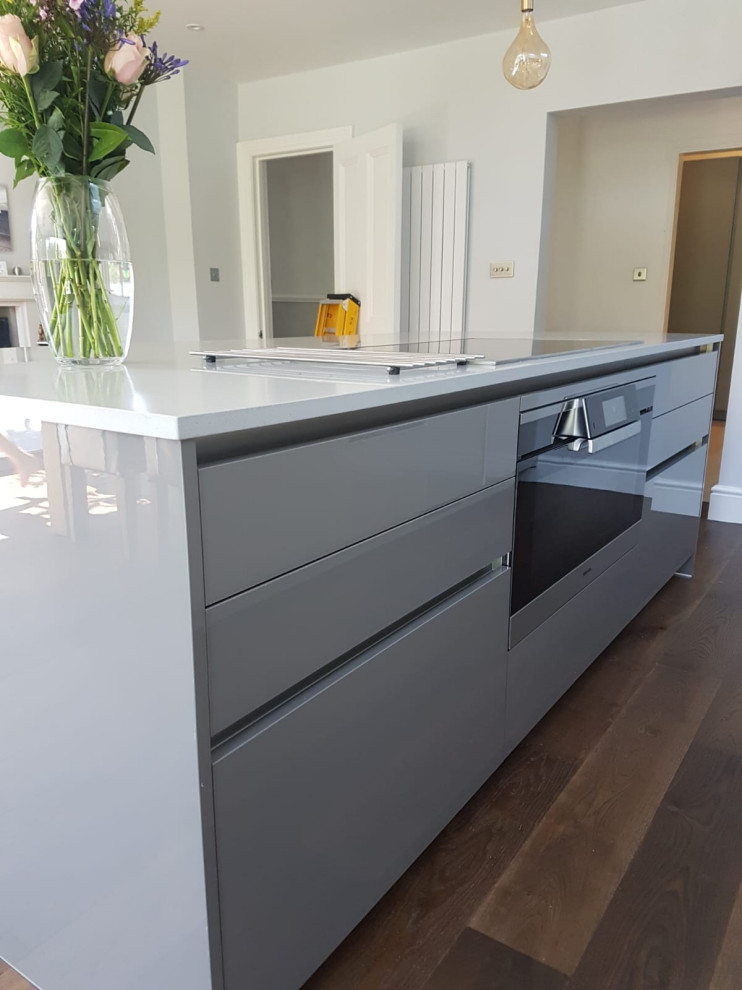 Grey high gloss Poggen pohl kitchen