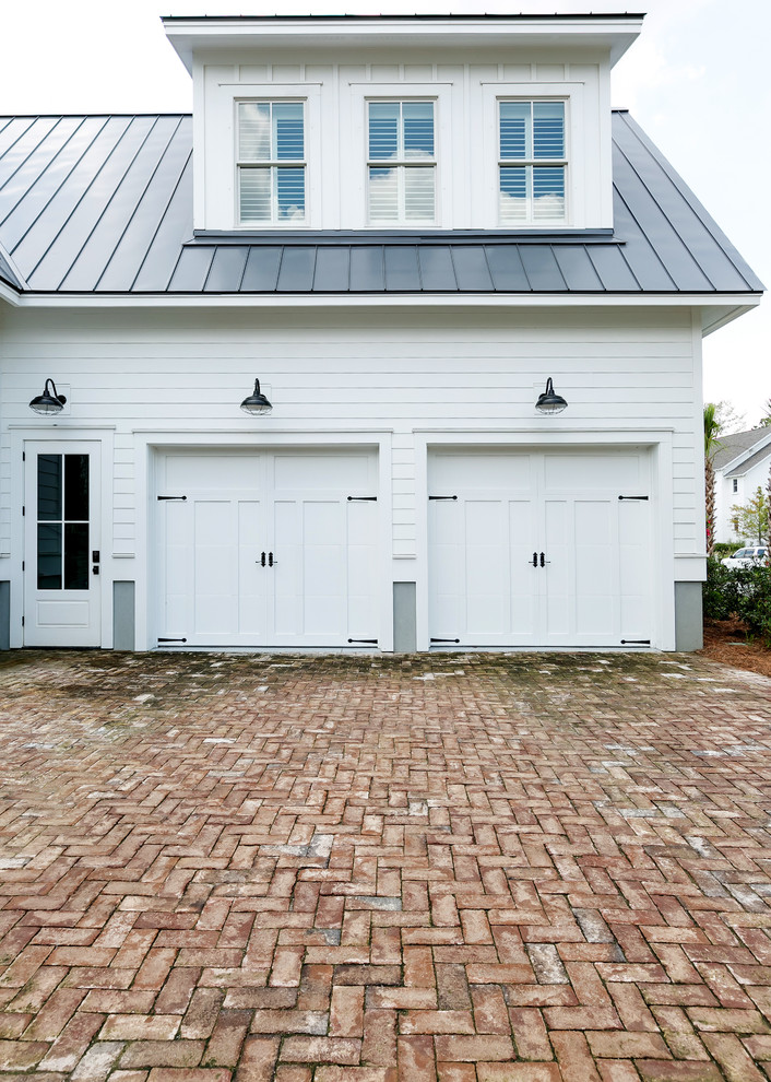 This is an example of a garage in Charleston.