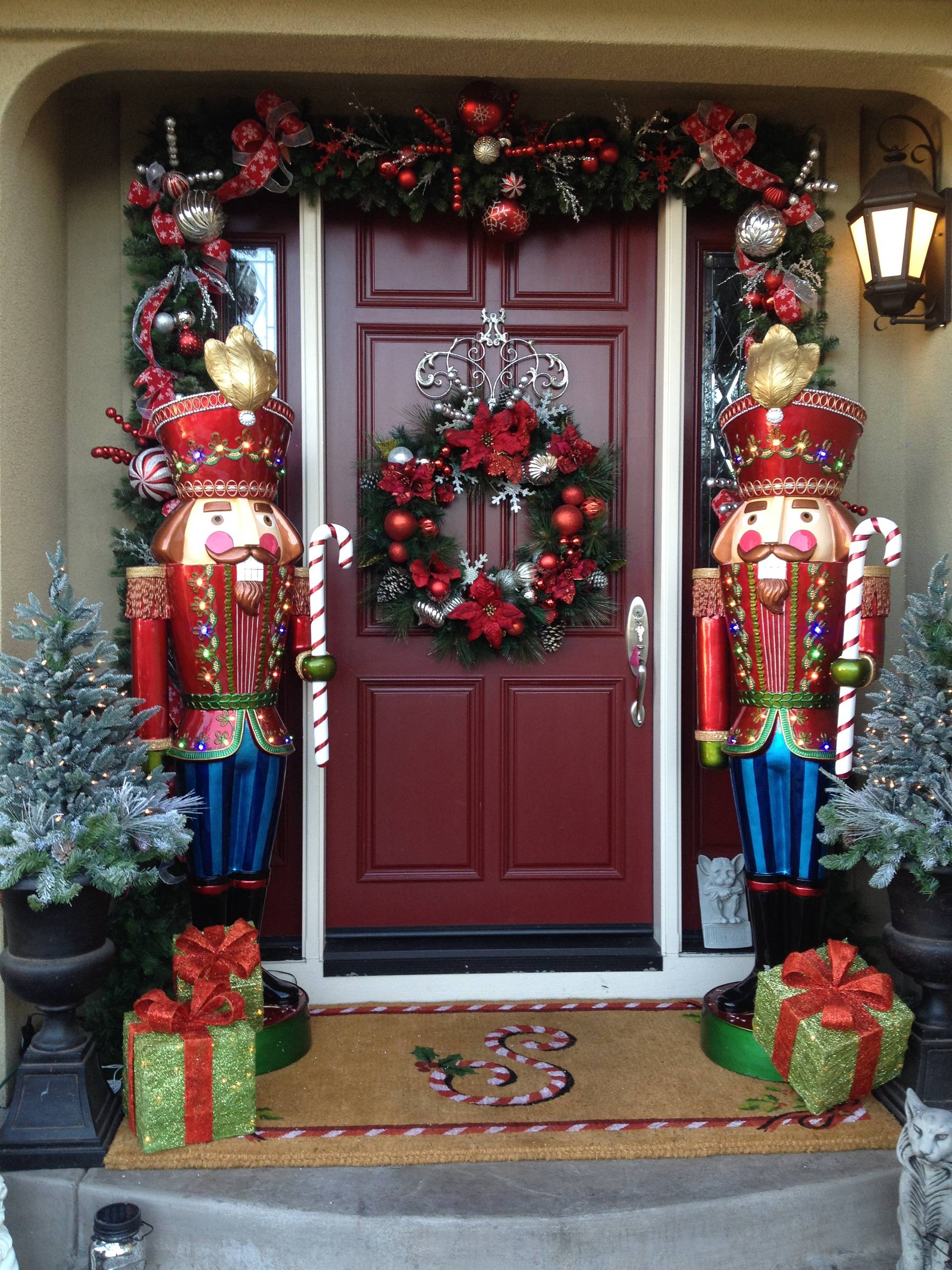 50 Festive Holiday Doors