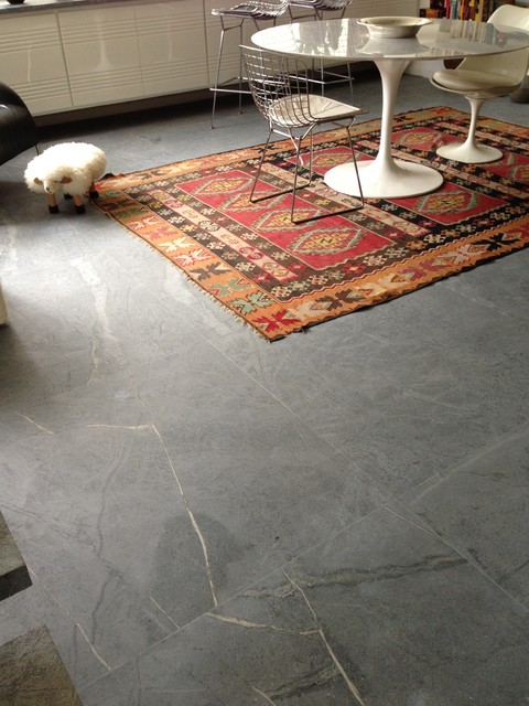 Barroca Soapstone Tile Flooring contemporaneo-sala-da-pranzo