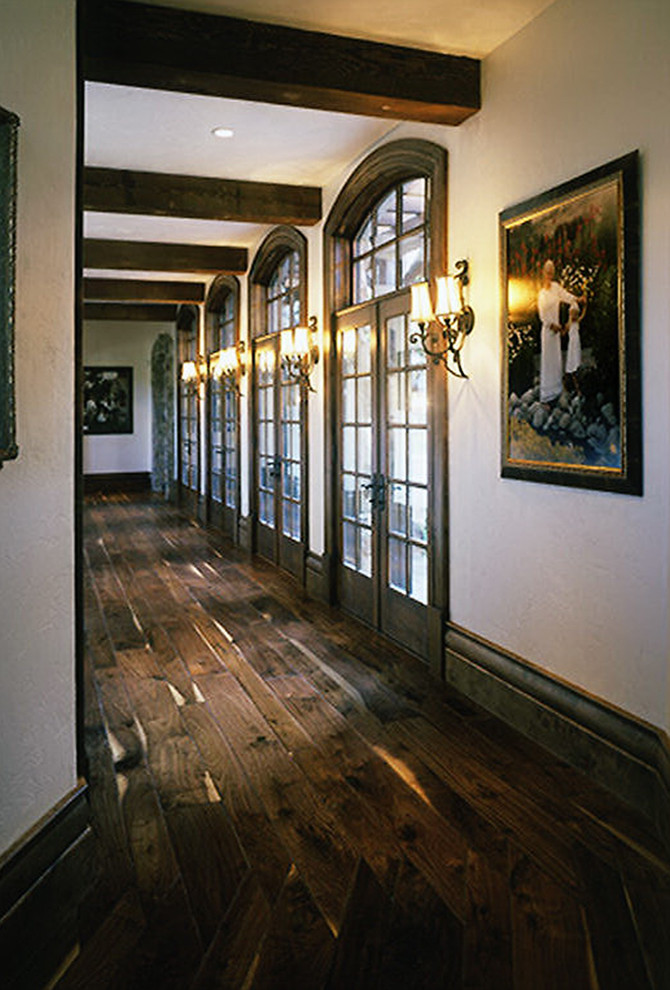 This is an example of a country hallway in San Francisco.