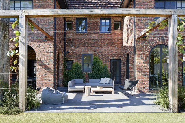 Malvern East transitional-patio