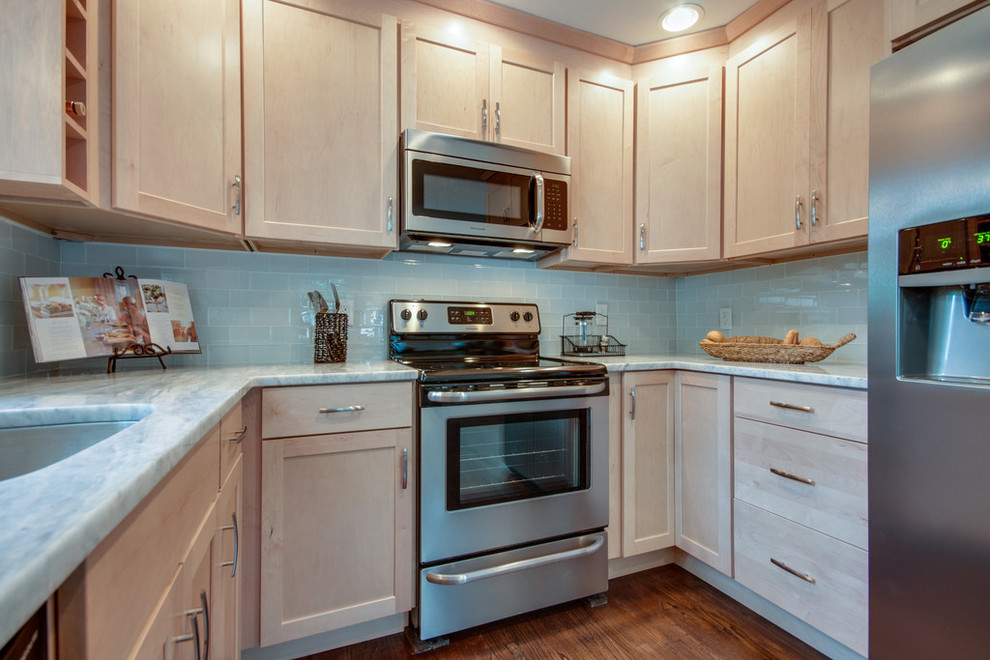 Kitchen - kitchen idea in Charleston