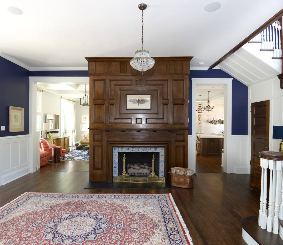 Entryway - transitional entryway idea in Chicago