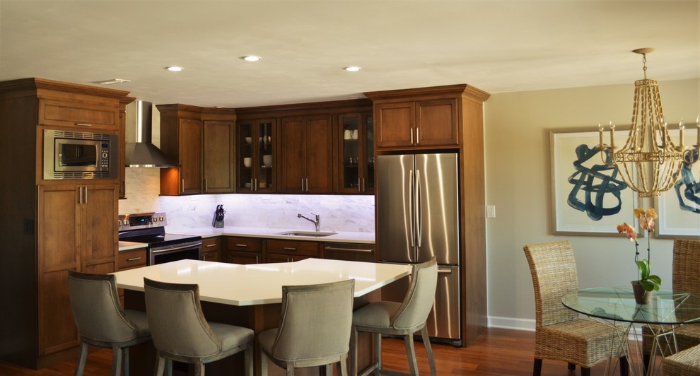 Transitional kitchen photo in Chicago