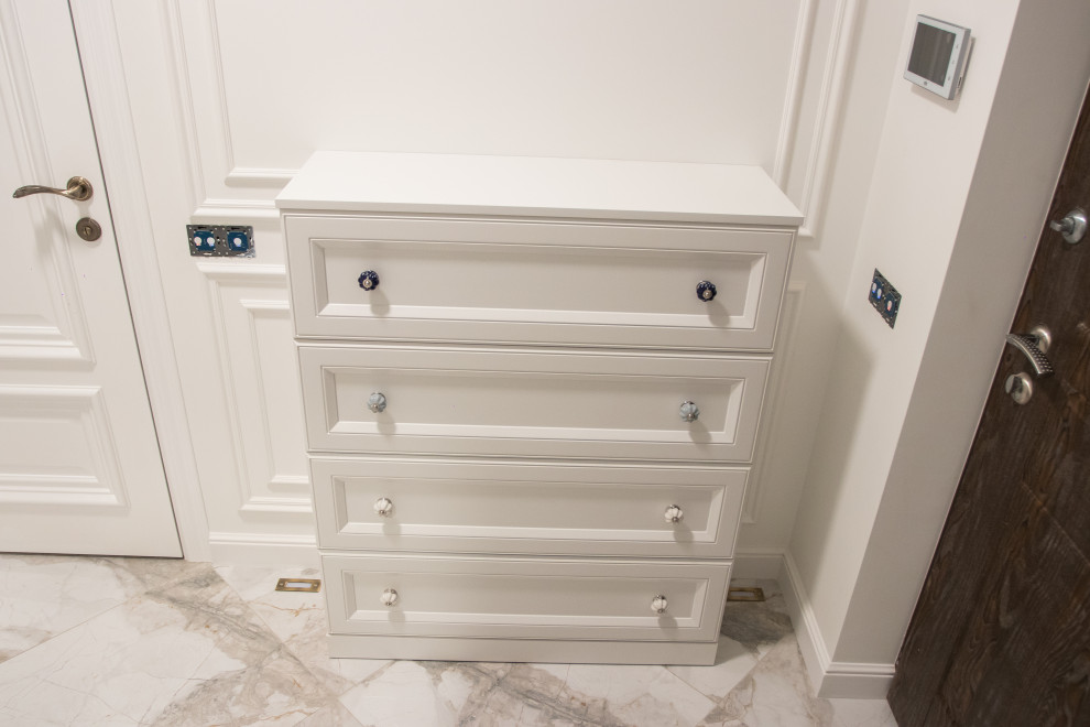 Прихожая в современной классике