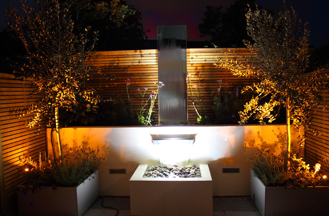 Seaside Courtyard mediterranean-garden