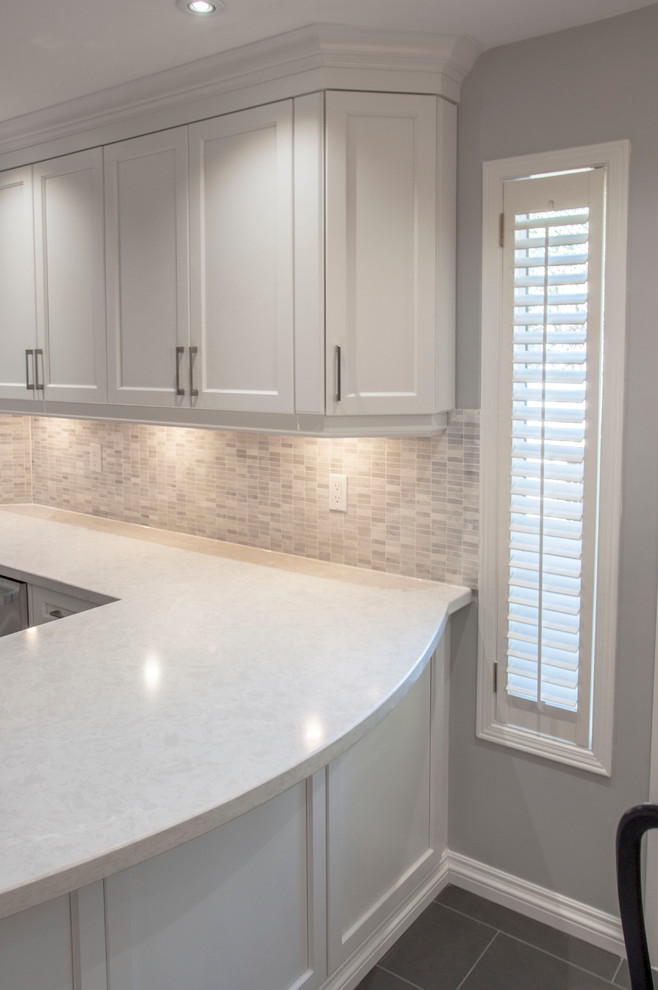 Example of a transitional kitchen design in Toronto