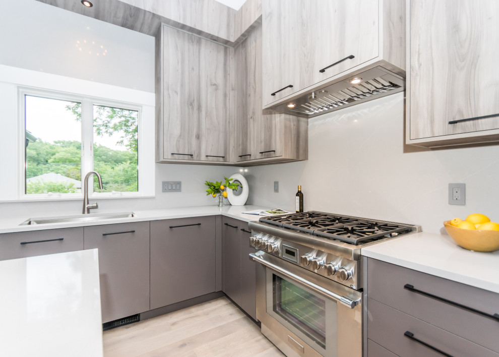 Inspiration for a modern kitchen remodel in Boston