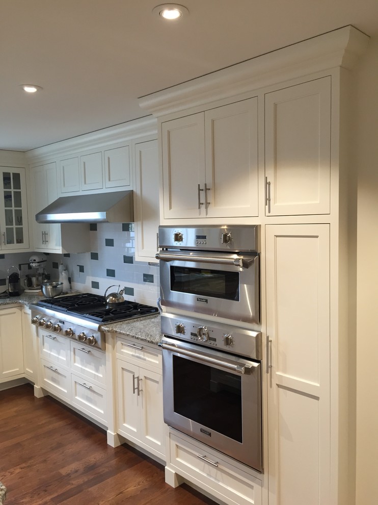 Inspiration for a transitional kitchen remodel in Cleveland