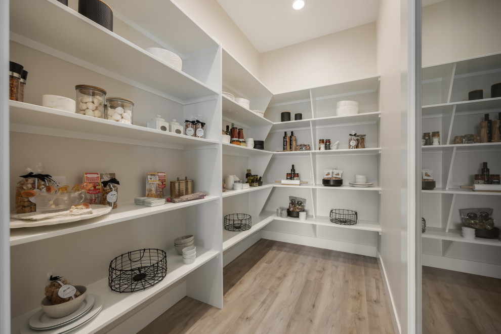 Kitchen - transitional kitchen idea in Seattle