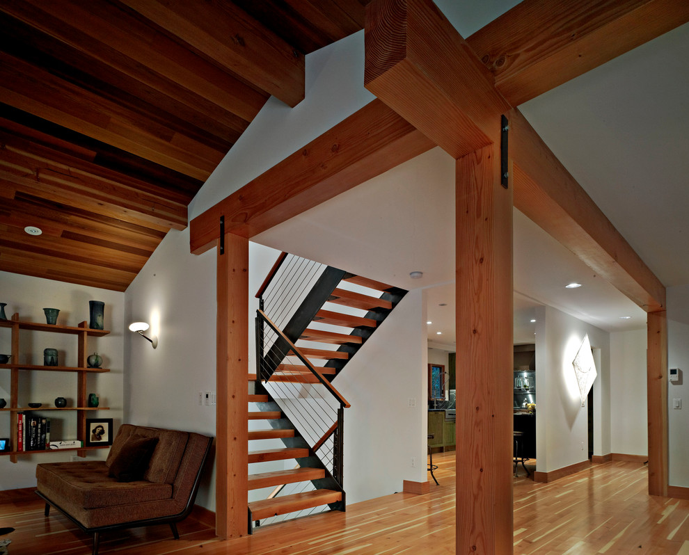 This is an example of a contemporary hallway in Detroit.