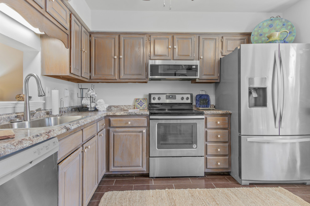 Kitchen - transitional kitchen idea