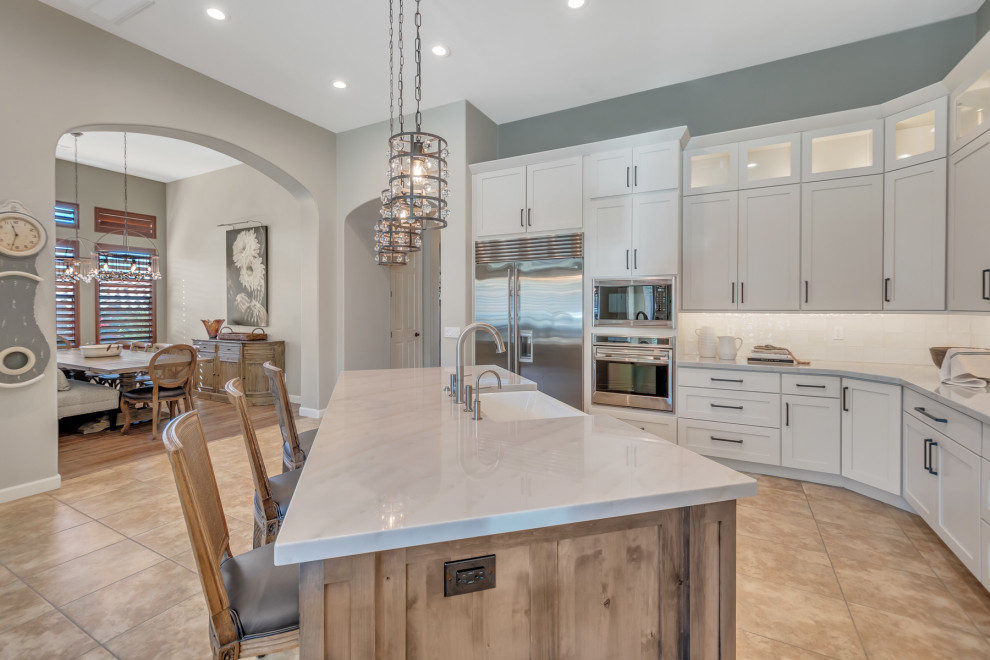 Example of a transitional kitchen design in Phoenix