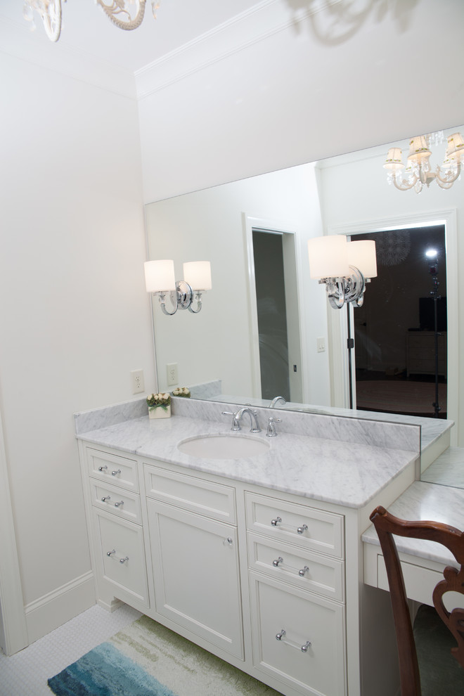 Home design - transitional home design idea in Atlanta